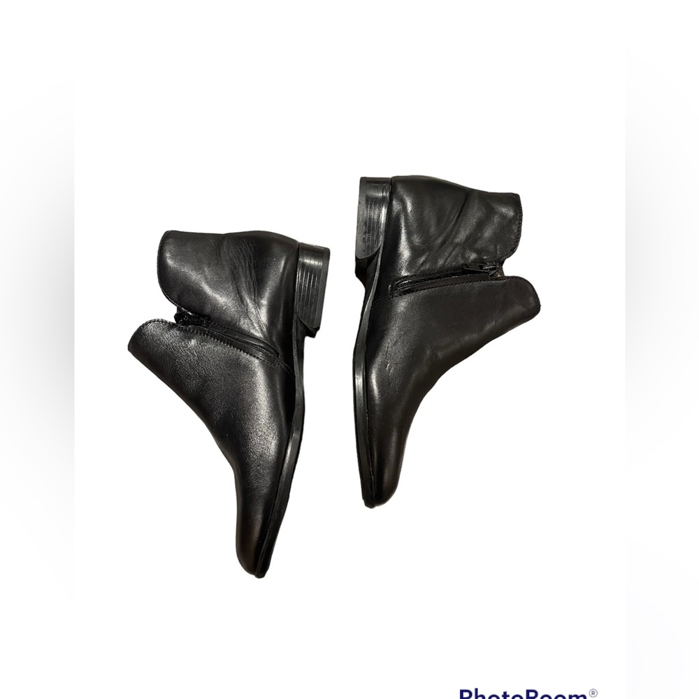 MUNRO leather low boots
